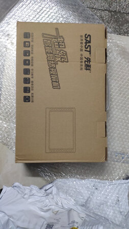 安装难易：容易
外形外观：可 
做工质感：价钱相当
音质音效：能听，能看
其他特色：简单易用，64G的U盘也识别很快