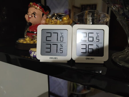 还行吧，那个胶一点用没有，粘上就掉了。