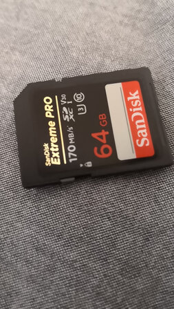 买了64G,128G
相机和摄像机都需要