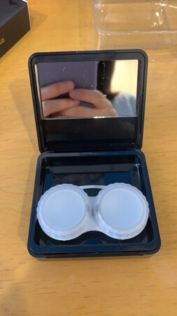 不推荐买！质量太差了！寄过来的是一个空的隐形眼镜盒子，里面什么配件都没有，还很多灰尘！完全跟商品描述不符合。赠送的双联盒手感质量也很差，一看就是次货！浪费我的时间！更奇怪的是我并没有确认收货系统就自动确认收货付款了！