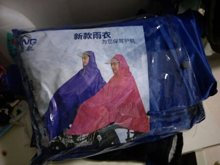 雨披还不错吧，价格也挺划算的。大小也可以。