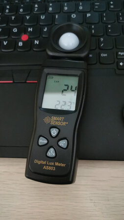 温度测试功能算送的 测试亮度有参考意义 尤其是书桌