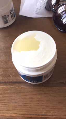 在~买过十多瓶日高马油，这是第一次在京东买。看，只有半瓶像谁用过的