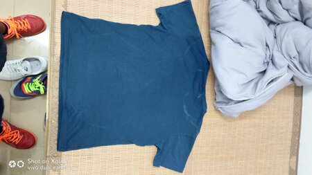 衣服与图片拍的不一样，卖家秀，买家秀；虽然是纯棉的，但是太过宽松，穿着太过肥大了