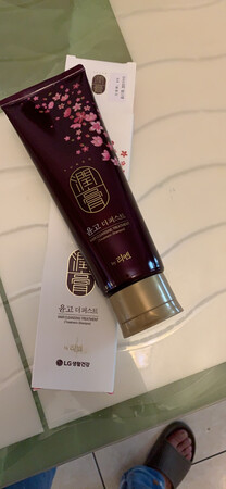 泡沫数量丰富，控油效果好，洗后柔顺