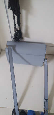 给老婆买的，老婆说很喜欢，很好看，目前没有发现问题！