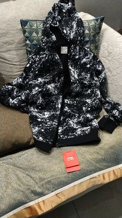 看起来不错，试了一下大小也合适，很好的一次购物