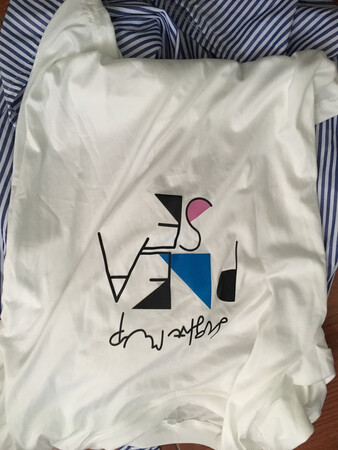 衣服裙子?都不错，孩子挺喜欢的，女儿穿上显得皮肤很白。