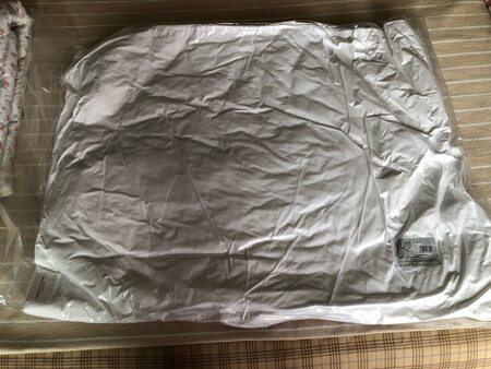 梦洁大品牌品质棒棒哒！这款靠枕非常好，与购买的婚庆六件套里的靠枕套非常吻合，正好。发货快物流快服务好！商家还赠送了很好的礼品。