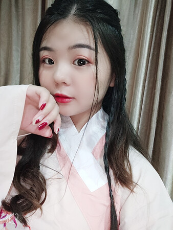 衣服很好看  可能是因为有些肉肉  所以体现不出衣服的美丽  很喜欢  超级奈斯，爱了爱了