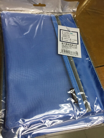 其他特色：装证件合适