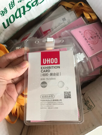 用来给学生做工作证，挺好的，是比较软一点的材质