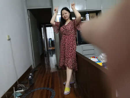 女儿说好看，很显瘦的，而且价格优惠，