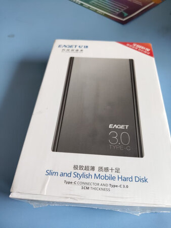 外观材质：很轻很薄，很漂亮，待会回去试试效果。