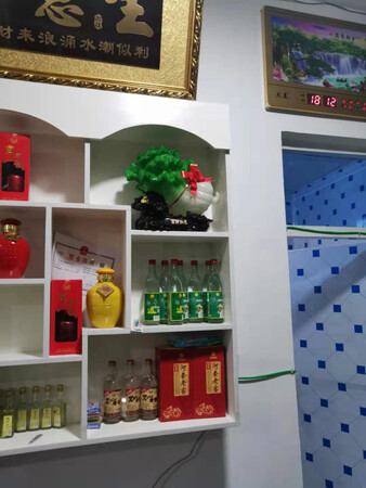 相当满意，大气上档次！朋友非常喜欢，下次还会光临！快递是没得说，凌晨拍的12个小时就到了满意