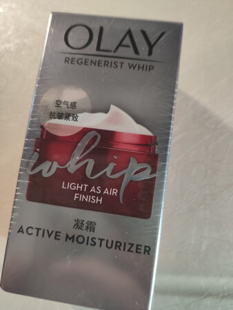 快递忒快了点吧    下午下单  第二天早上就到了
用过很多次了   控油效果不错   哑光感    质地很清爽    无限回购