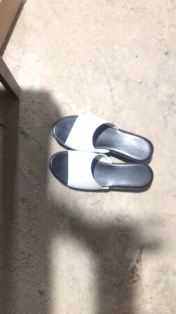 尺码大小：刚合脚
舒适度：穿在脚上很舒服