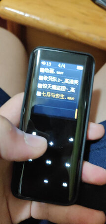 这个东西质量挺好的，商家还贴心的附赠了手机壳，音质也很棒棒。超级推荐购买。