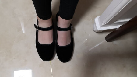 外观颜值：外观好看
舒适度：穿着舒服
尺码大小：较平时小一码合适
做工细节：做工精细