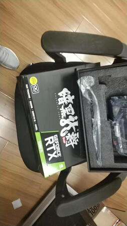 一开始想买华硕的2080ti,经过对比,发现~这款性价比更好一些.安装之后等效不错,同事说很漂亮,鲁大师显卡测试能到700多帧,我的天哪,看来我得换个好点的显示器了.安装驱动的时候有点曲折,必须要更新到最新的系统才能安装上,希望能改进,总体来说很满意,希望微星做出完美的产品