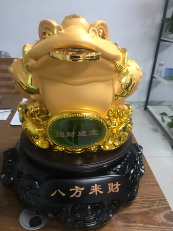 唉呀妈呀，这个质量，简直太好了吧，超出我的意料，真的是非常的开心，而且京东小哥哥的速度，点赞，简直太快了，明天公司周年庆典，买来放公司的，非常的大气，上档次，真的特别的好心情有点激动，有需要的可以进行购买，质量没得说，哈哈哈，来的时候有点冰冰的感觉，更加的有感觉了，完美开心，店铺很棒，快递小哥很棒，希望#给快递小哥哥奖励，哈哈哈