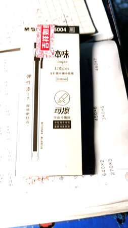 做工质感：整体做工不错。
颜值包装：包装很好，绝对不会碰撞坏。
顺滑程度：不错不错，写字很舒服。
手感：手感嘛，还可以吧，手握适中。
字迹粗细：最主要的是字迹纤细有劲，明朗，孩子喜欢这种纤细笔头，写起字来特别有劲。
其他特色：整体来说，这个价位还算不错了，就是喜欢笔头那种纤细有力的字体。京东物流就是快????
