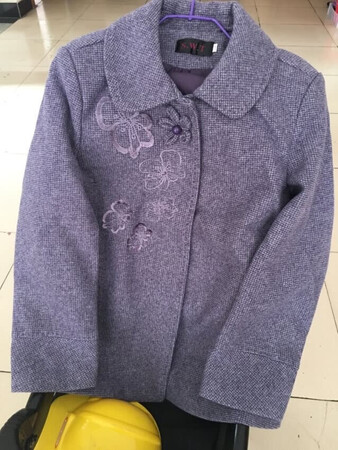 衣服得质量很好，买来就洗了一遍，不掉色，也不起球，面料柔软舒适，很适合老年人穿，衣服的颜色也挺老年化，老年人穿着不会显得老，反而会使整个人看上去显得比较年轻整洁，奶奶很喜欢这件衣服，也很感谢我对他的孝心，花一样钱，得两样开心，美滋滋