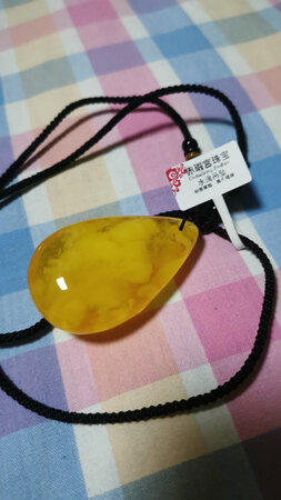 喜欢了好久密腊饰品，双十一京东优惠活动价格比平时低了很多让人十分心动，比较了几家店最后感觉赤瑕宫的这款水滴型吊坠最是让我心动，评论区都在好评于是果断出手，收到后让我比较满意实物与图片介绍的基本一致，吊坠入手温润体积与重量都让我满意。好评！