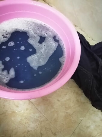别的不说了，这是我最可怕的一次网购，掉色掉得可怕，洗得我手指发蓝！