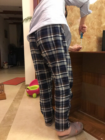 对价格和舒适度及质量都非常满意的一件商品。全棉的磨毛料子，比较厚实，正好合适秋冬季节穿，老爸约140斤穿170码刚好合适，下蹲的一些活动都没有问题，活动后价格不到一百块钱，非常实惠，一下子买了几套都很不错，快递小哥服务非常好，总之很不错。