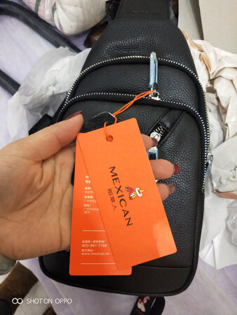 不得不服京东的物流跟闪电一样的快，昨晚上十点拍的，今早上八点就到了，我想知道工作人员都经历了什么，哈哈，稻草人是我一直青睐的牌子，质量好，款式好看，价格亲民，老公生日，给他送个礼物，祝他生日快乐吧，???