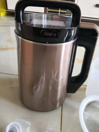 关注了一段时间，双十一有活动马上就入手了，美的是老牌子。值得信赖，家里挺多这个牌子的电器，而且是京东自营的。保证是正品，买的放心，用的舒心，发货速度很快，双十一促销也没影响，必须告好评。快递小哥哥很好，好评