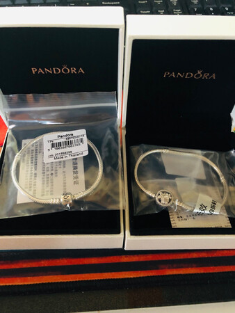 买来送朋友的，棒棒的，价格便宜包装完好，送货的小哥哥不是快递，穿的很正式还有点帅，啊哈哈哈