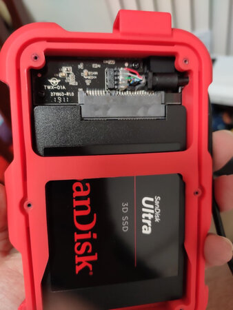 做工一般般吧，ssd又有了新的用途，整体比较轻便！