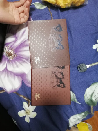 外观颜值：首先这个物流快的是没话说，再是这个外包装，差点我都以为我买了个钱包盒了，质量也还好，物有所值