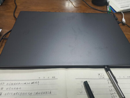 系统流畅，手感舒适，外形酷酷的