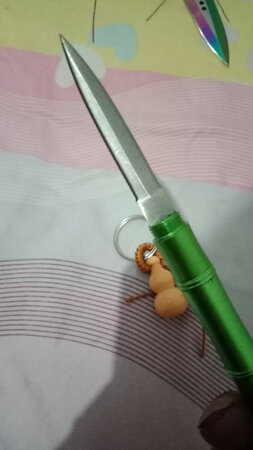 宝贝已收到，和介绍一样，漂亮，硬度也可以，卖家服务令人满意，送了磨刀石，刀油，钥匙扣，物流很快，好评