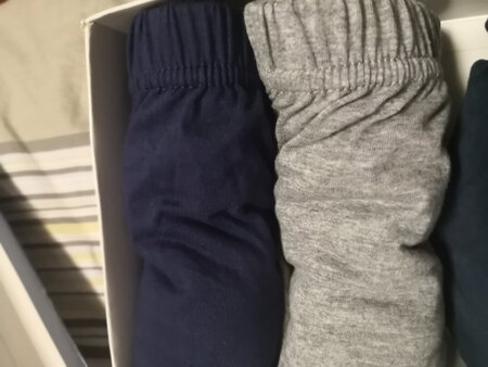 包装，面料还不错，但是下水后掉色比较严重。