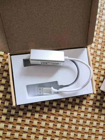 产品包装：包装精美，看着舒服。
产品质量：目测很好。铝壳有质感，做工精致。
兼容性能：免驱动，即插即用。
产品性能：有待测试。
其他特色：原想买黑色款但无货，这白色的容易弄脏。