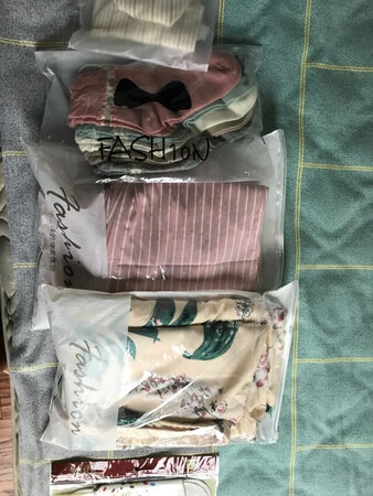 衣服很好，很合身，下次还来购买，颜色很正，店家服务到位！不错！