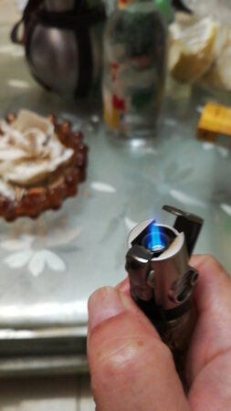 这款真的好，质量很好！用了一个月才来评价的，比以前买的防风打火机好多了，刚刚又买了三个送朋友，点个赞