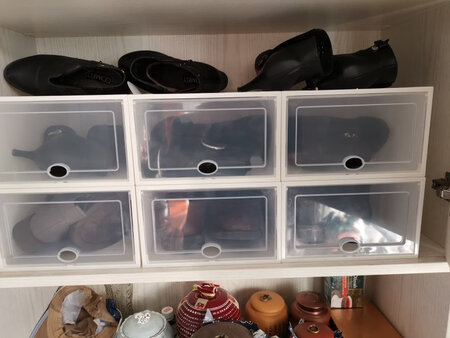这次买的边框如图，青苇还是用料比较扎实，这次买的三款中最稳固