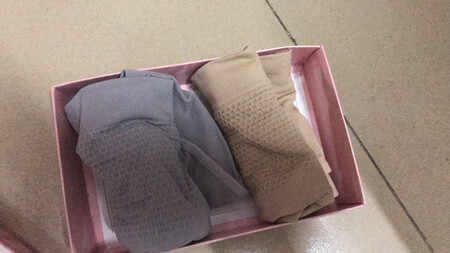 一起买了这个牌子的两款，都特别好，就是有股味儿，需要洗洗后再穿