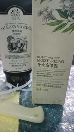 洗起来挺好的，超市卖的那两三种洁面乳洗前洗后没什么区别，期待