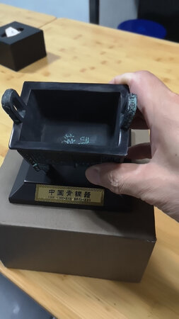 东西收到了，还不错吧，就是买小了一点，大点就好了，和拍的照片一样，满意！