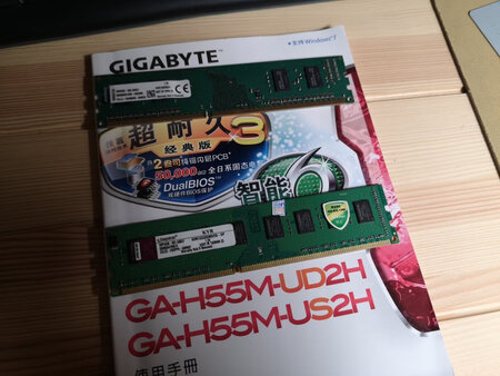 传输速度：比想向中的好，能够完美兼容我在2010年买的技嘉H55主板。扩容后，原来的2根2G条子只有一根能用，加上现在的2根4G，内存成功扩大到10G，爽歪歪！
做工材质：国产品牌，价格厚道，只有进口的六成价格。也难得去等双十一的活动了！
质保年限：希望能用上好几年，期待中！