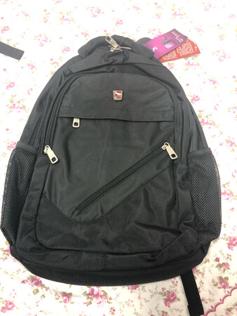 爱华仕国产大品牌，买好一个28寸的大箱子、一个20寸的登机箱，这次趁活动又买了一个双肩包！京东自营真的挺不错的，商品种类齐全，品质有保障，想买的基本上都能买得到！价格也非常实惠，可以同时用优惠券和红包，折算下来非常非常实惠，性价比超高！京东物流超级快，上午买下午就能送到了，这一点很棒，甩其它电商几条街！