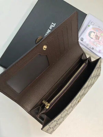 包包看起来很高大上，皮质手感非常好，卡位很多也够用，内存容量也够大，可以放手机，拉链也挺流畅，很喜欢