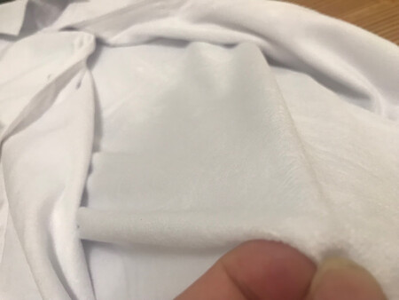 白色穿起来很舒服，内里亲肤，没有异味，很柔软！！！必须支持