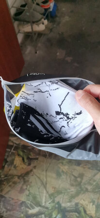 还不错，袜子还行，质量还可以吧，毕竟也不贵，物流也挺快的。